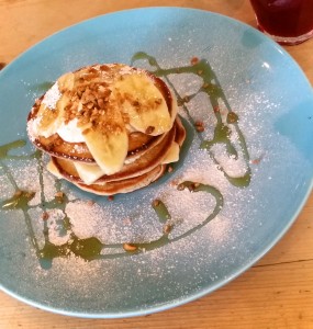 Cinnamon, stacked pancakes with yogurt, banana and caramelized hazelnuts!